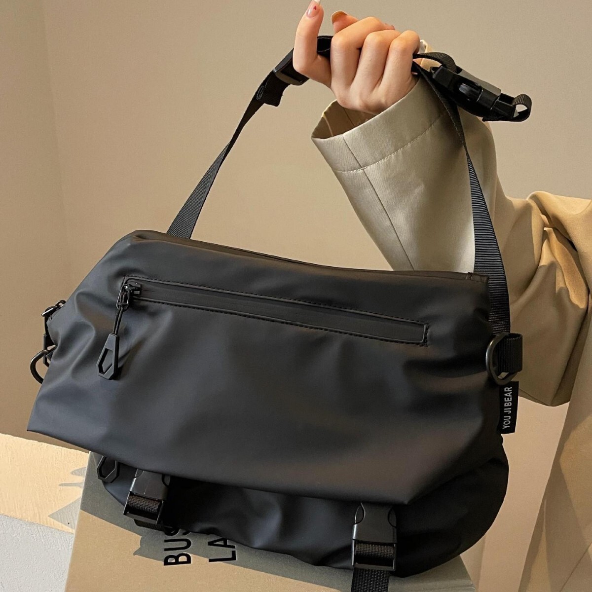 Free shipping designer Hong Kong Style Niche Messenger Bag for Women 2025 New Casual Waterproof Black Crossbody Bag Large Capacity Simple Shoulder Bag