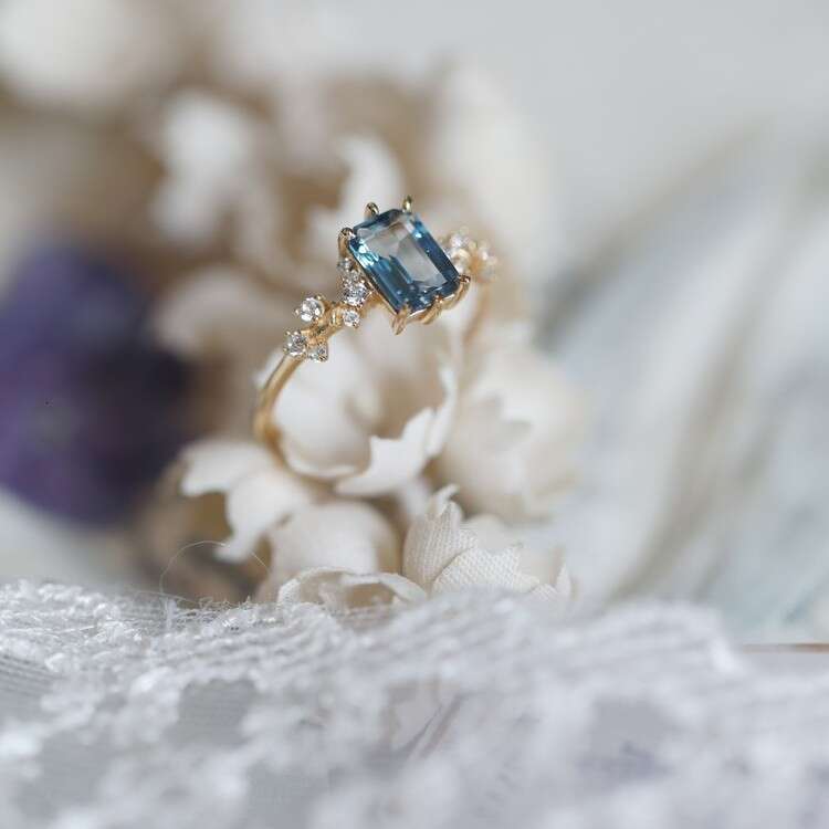 Night Fantasy: Fallen - Rich London Blue High Imitation Topaz Light Luxury Ring