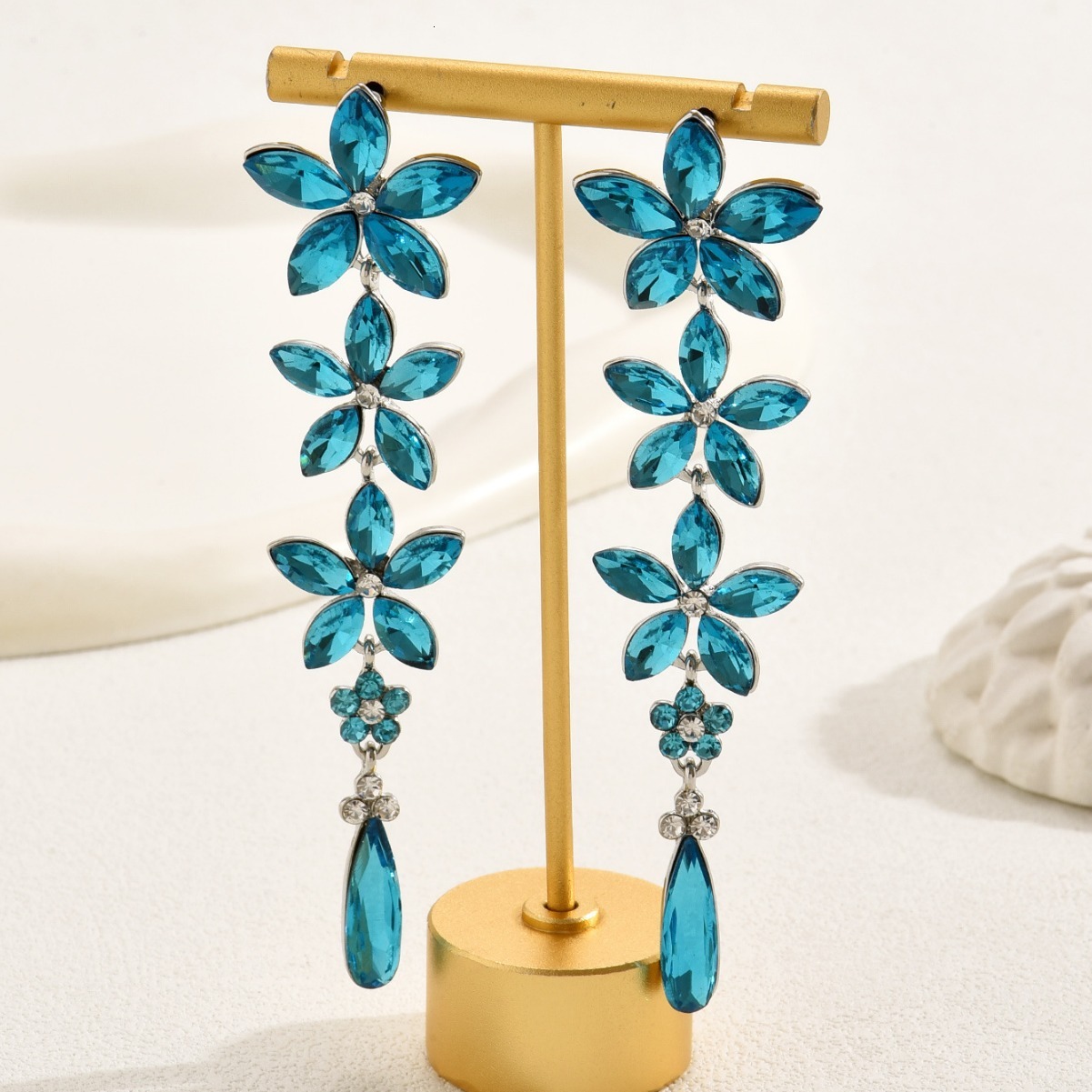 Minimalist Fashion Style Earrings Personality Blue Dia Zircon Water Drop Design Snowflake Pendants Elegant High-end Sense Ear Jewelry