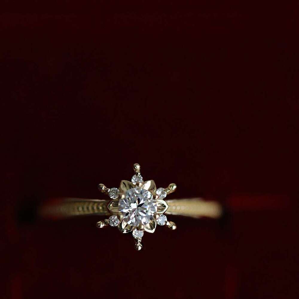 First Snow Shining Live Same Style Snowflake Inlaid Light Luxury Ring Exquisite and Beautiful French Romantic Gift