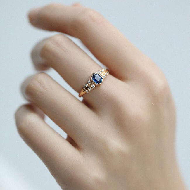 Rome Once Upon a Time Inlaid Deep Blue Zircon Shield for Women Ins High-end Niche Ring
