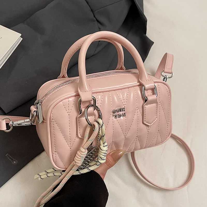 Famous Brand Luxury Portable Mini Bowling Bags Fem 2025 Spring and Summer Messenger Bag Bost Square Bag Small Purse Handbag B250618