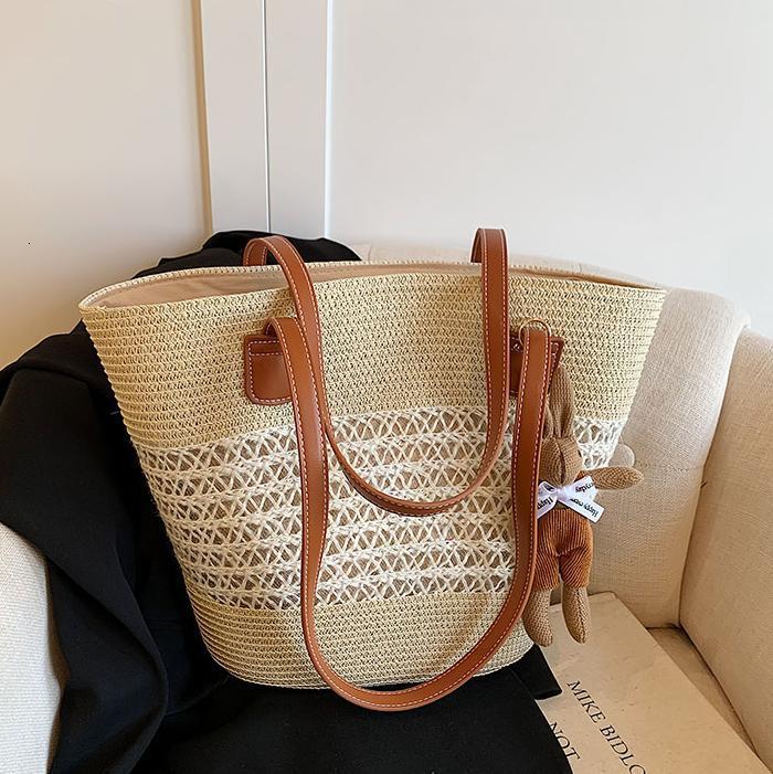 Free shipping designer Vacation Woven Bag Women's Beach Straw Bag 2025 New Fashion Versatile Commuter Shoulder Bag Tote Bag