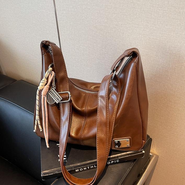 Free shipping designer Casual Bag for Women 2025 New Hot Style Simple Versatile Fashion Shoulder Bag Crossbody Bag Large Capacity Tote Bag
