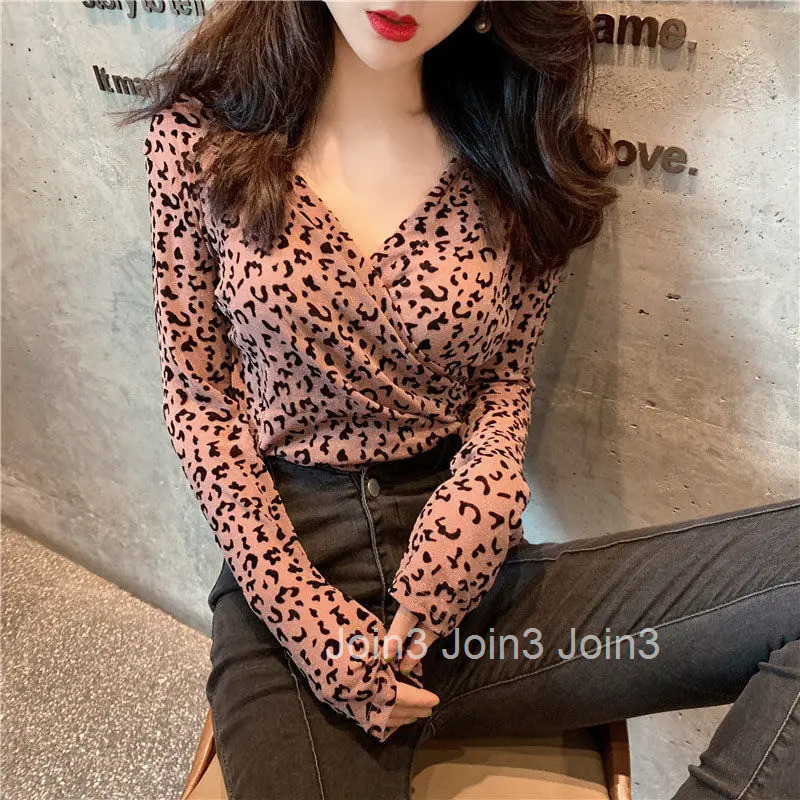 Womens T Shirts 2025 Female Tops Sexy V Neck with Print Clothes Pink Tshirts Y 2k Harajuku Xxl Emo Coquett Fitted Designer Tees