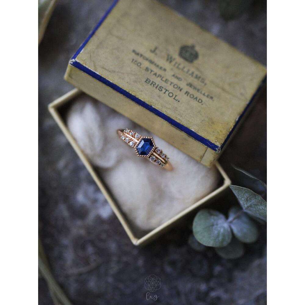 Rome Once Upon a Time Inlaid Deep Blue Zircon Shield for Women Ins High-end Niche Ring