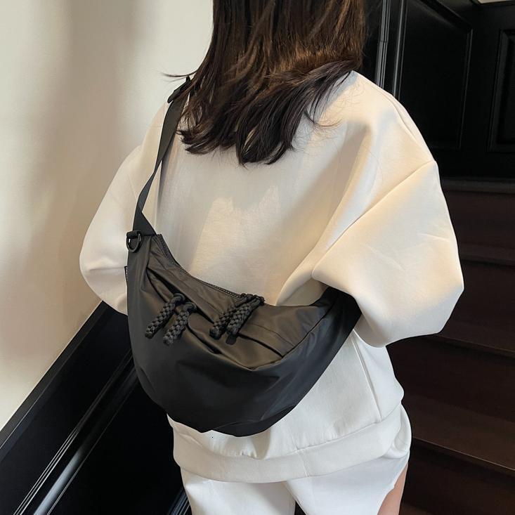 Free shipping designer Bag Simple Fashion Commuter Dumpling Bag Women Bag 2025 New Casual Nylon Large Capacity Crossbody Bag