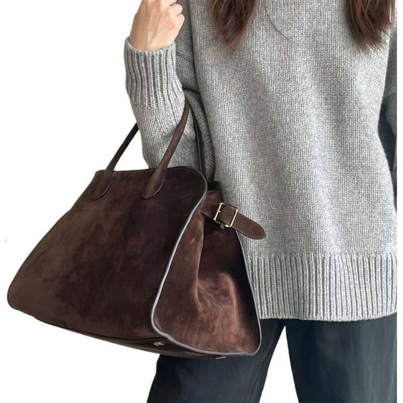 High-end Niche Design Outdoor Travel Bags Autumn and Winter New High-capacity Retro Commuter Handbags Shoulder Bag
