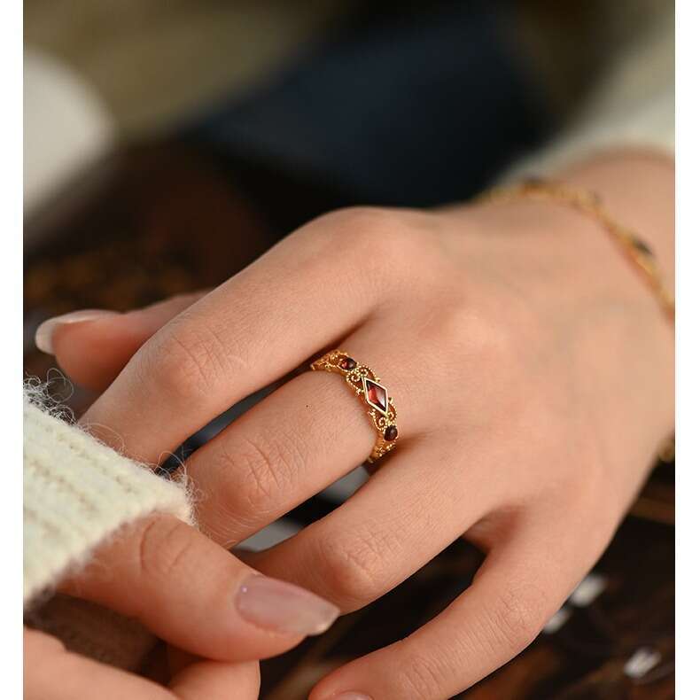 "Scarlet Fragrance" Light Luxury Versatile Ring Natural Garnet French High-end Feel Red Gift