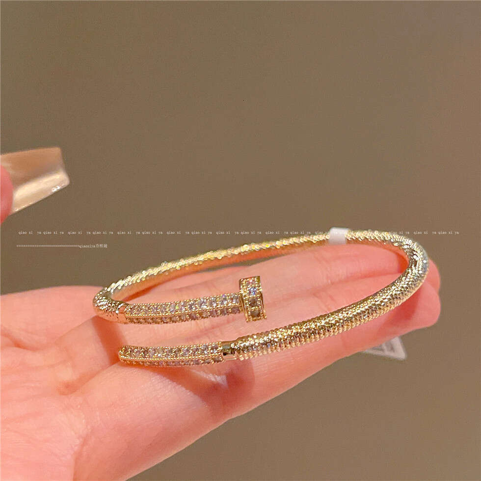 Autumn Winter Micro Inlaid Flower 2024 Ins Niche Design Sense Internet Celebrity Style Nail Bracelet for Women