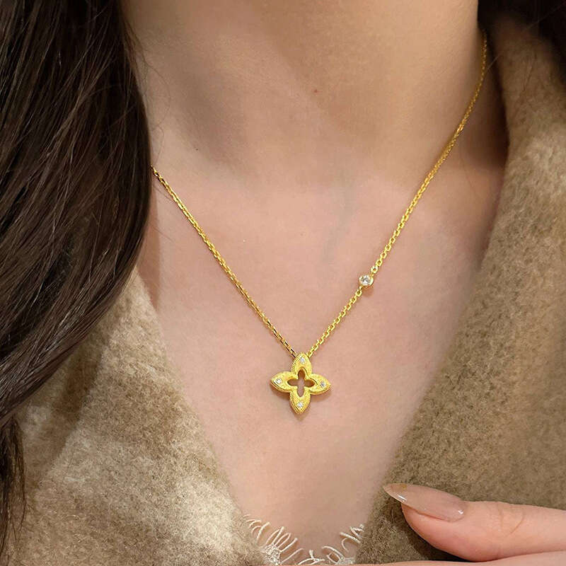 Luxury jewelry designer hollowed out brushed clover Bubu Style Necklace for Women 2025 New Heavy Craft Hollow Micro-Inlaid Four-Leaf Clover Clavicle C
