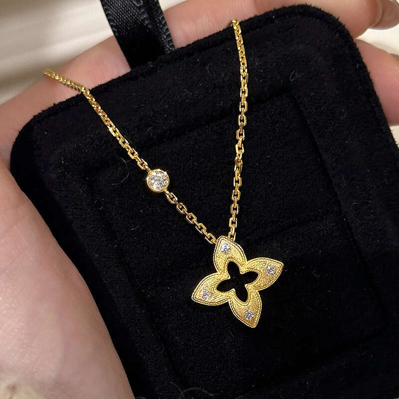 Luxury jewelry designer hollowed out brushed clover Bubu Style Necklace for Women 2025 New Heavy Craft Hollow Micro-Inlaid Four-Leaf Clover Clavicle C