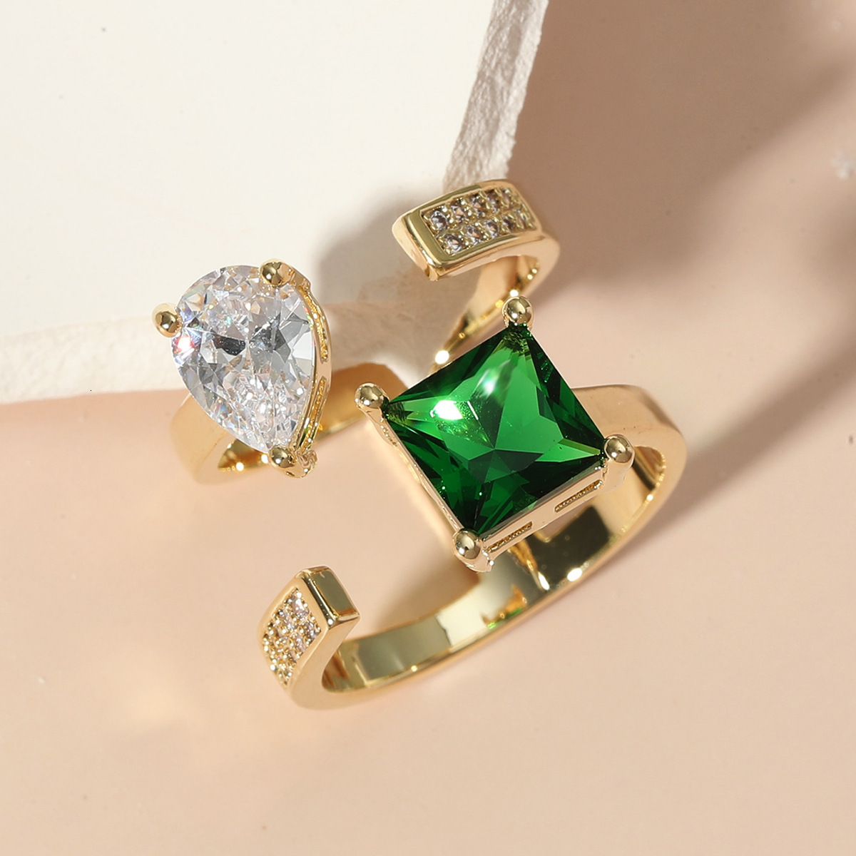 Unique for Women, Court Style Emerald Design, Elegant High-end Versatile Ring