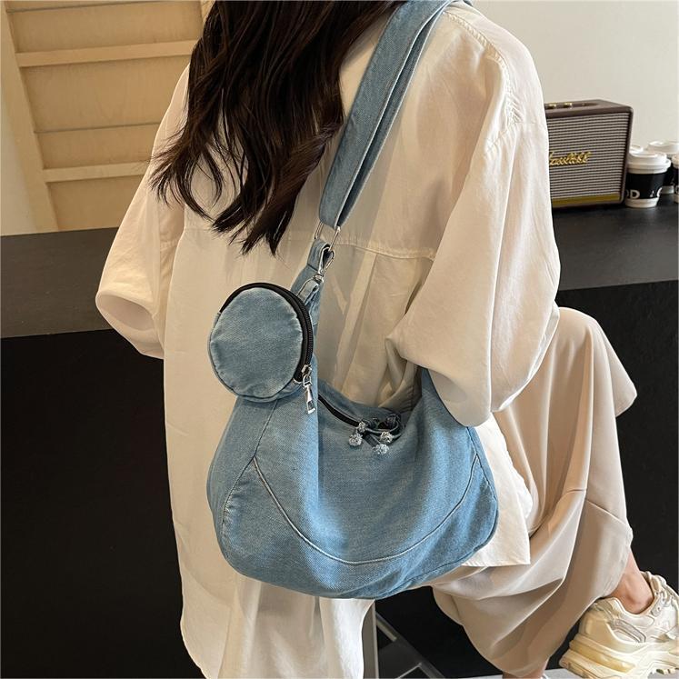 Free shipping designer Large Capacity Denim Bag for Women New Summer Casual Niche Commuter Bag with High-end Feel Versatile Crossbody Bag