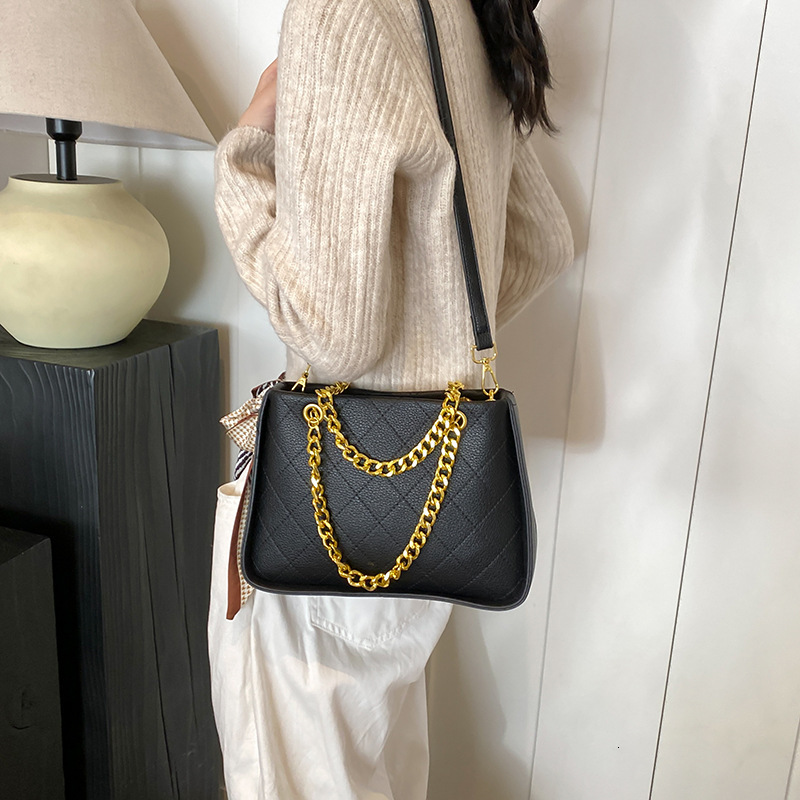 Free shipping designer Fashion Versatile Korean Style Bag for Women New Trendy Casual Small Square Bag Niche High-end Chain Bag Crossbody Bag