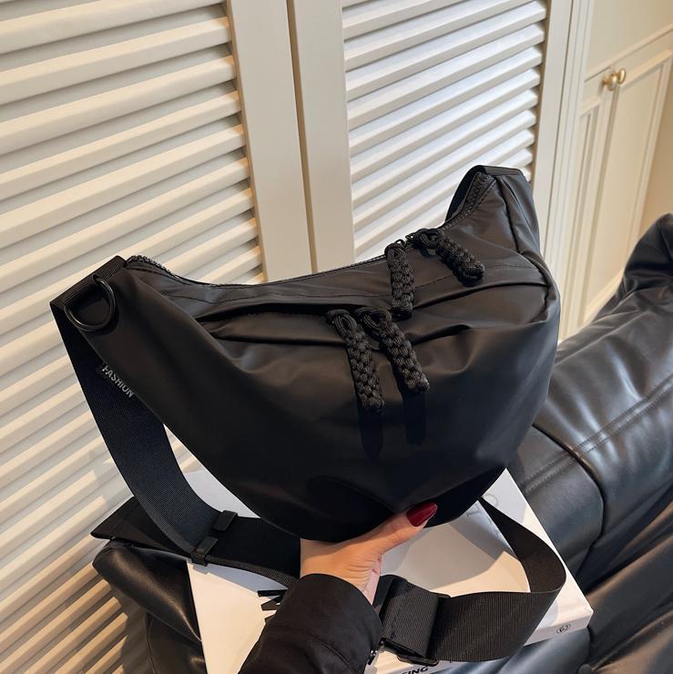 Free shipping designer Bag Simple Fashion Commuter Dumpling Bag Women Bag 2025 New Casual Nylon Large Capacity Crossbody Bag