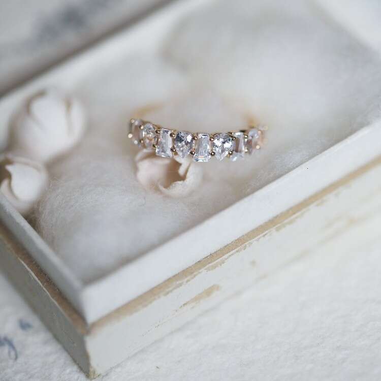De la luz Silver Morning Super Beautiful Glossy Diamond Shaped Zircon Light Luxury Versatile High-end Ring
