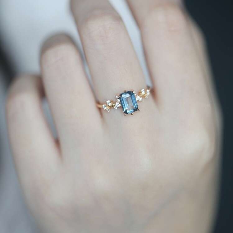 Night Fantasy: Fallen - Rich London Blue High Imitation Topaz Light Luxury Ring