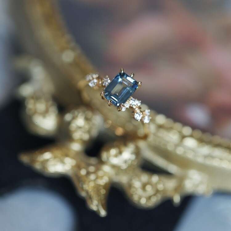 Night Fantasy: Fallen - Rich London Blue High Imitation Topaz Light Luxury Ring