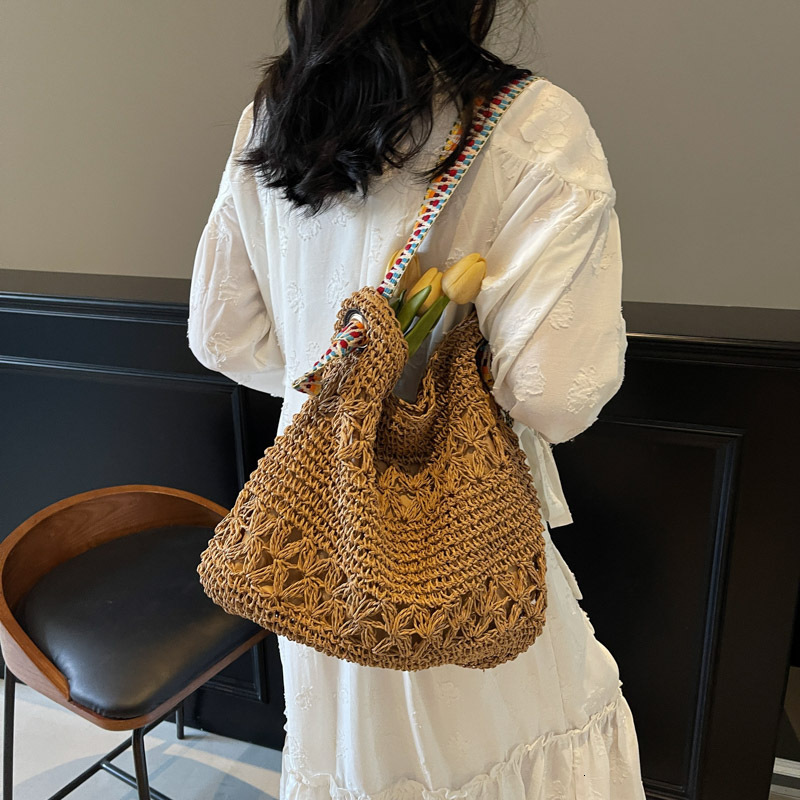 Free shipping designer Straw Bag for Women Beach Vacation Commuter Bag 2025 New Hollow Woven Bag Summer Hot-Selling Tote Bag Large Capacity Bag
