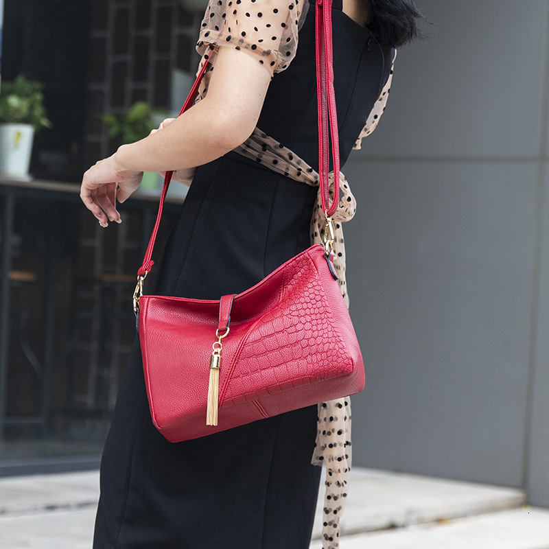 Free Shipping 2025 New Designer Bag PU Leather Soft Leather Women's Shoulder Handbag Fashion Tassel Casual High-quality Shopping Bag
