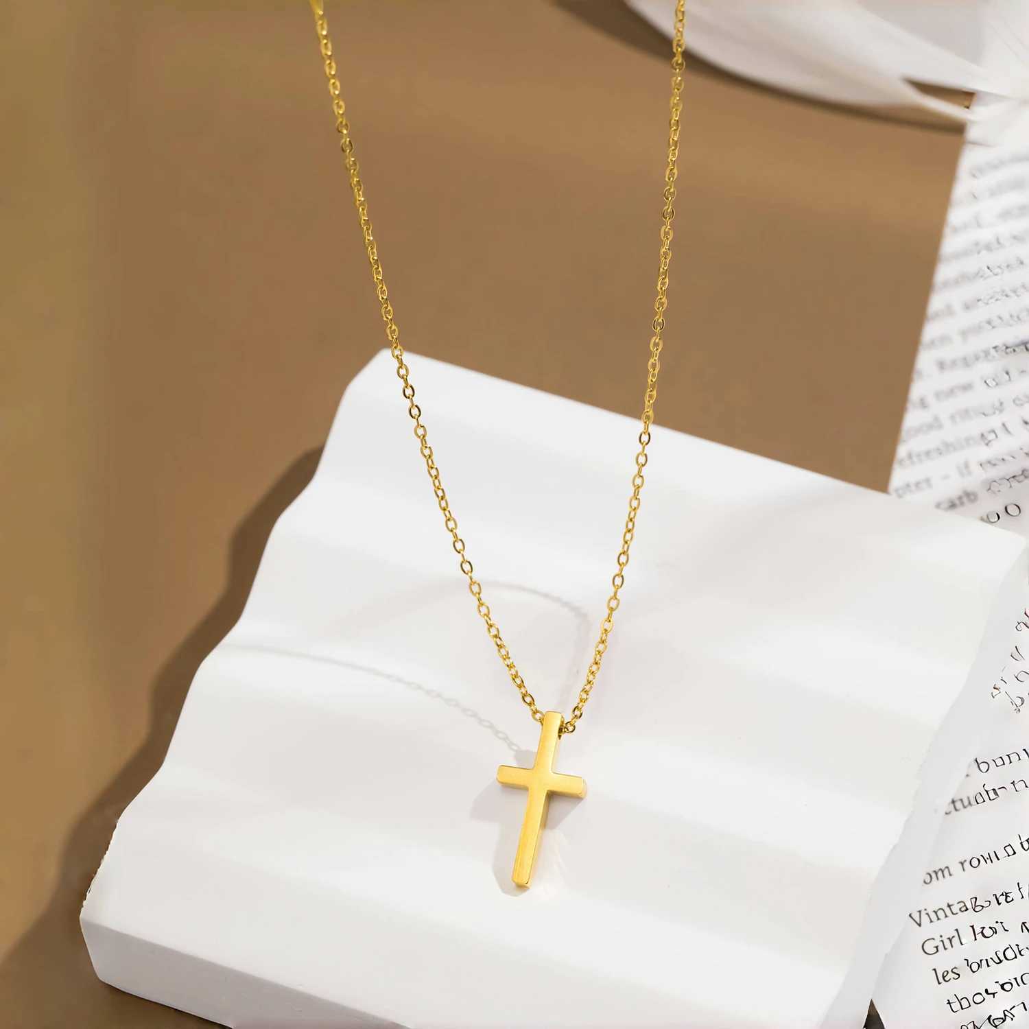 Minimally Smooth Cross Necklace Pendant 18K Gold Color Plated Stainless Steel Fashion Classic Unisex Jewelry Men Women W250618