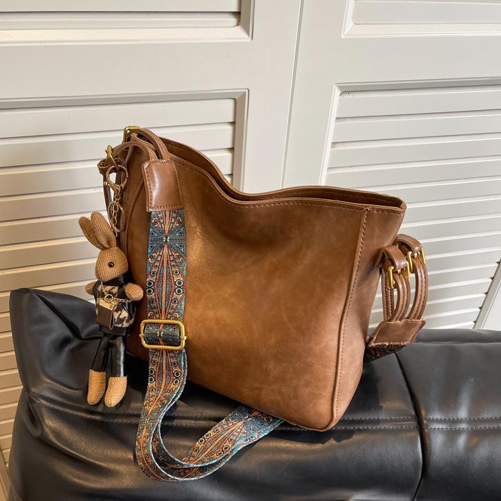 Free shipping designer Women Bag 2025 New Bucket Bag Simple Casual Versatile Stylish High-end Shoulder Bag Crossbody Bag