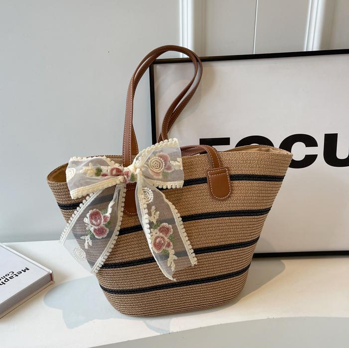 Free shipping designer Bag Straw Woven Bag Women Bag 2025 New High-end Large Capacity Tote Bag Beach Woven Shoulder Bag Commuter Bag