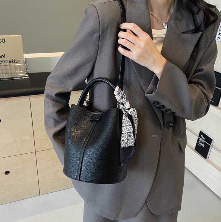 Free shipping designer Bag Simple Versatile Niche Bucket Bag Women Bag 2025 New Casual Fashion Shoulder Bag Handbag Crossbody Bag