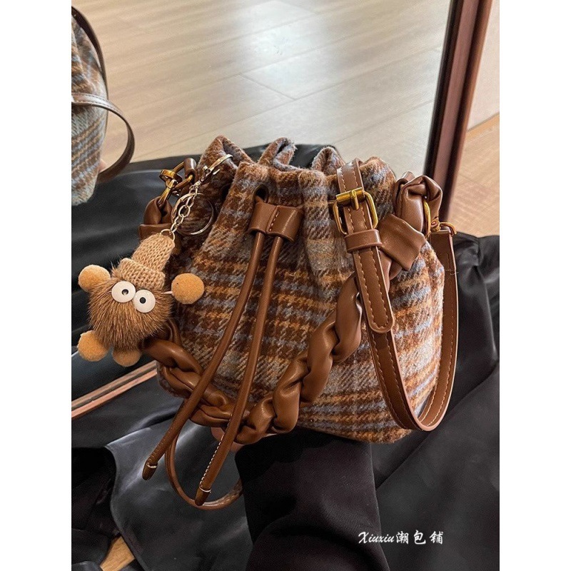 Top Brand High Quality New Style Bags for Women New Spring and Autumn Design Sense Handbag Small Bag Hot Style Versatile Crossbody Bag New Free Delive