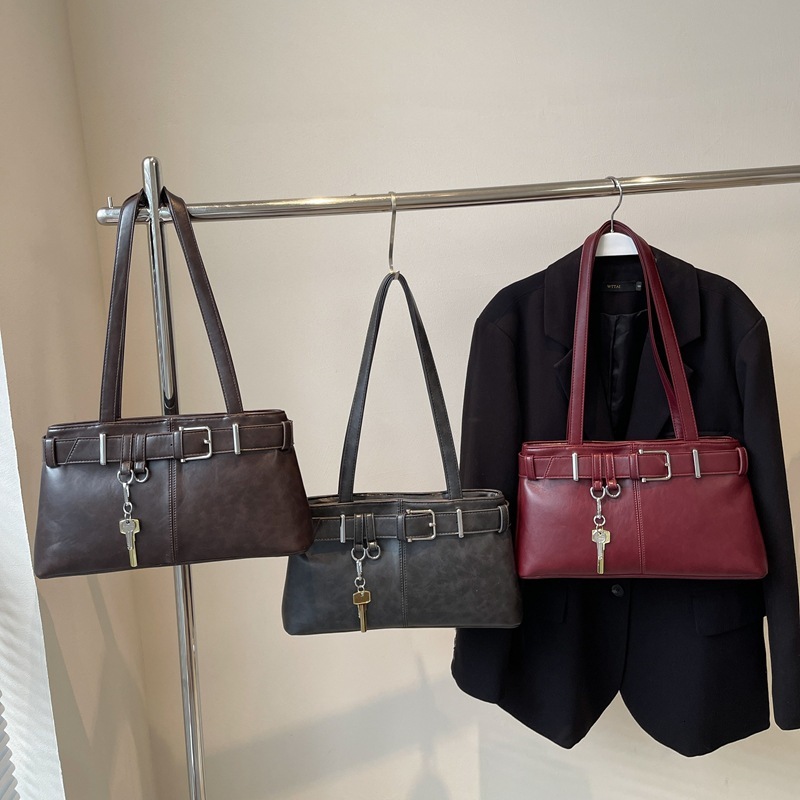 Free Shipping 2025 New Designer Bag Niche Solid Color Patent Leather Single Shoulder Underarm Handbag Fashionable And High-quality Shopping Bag