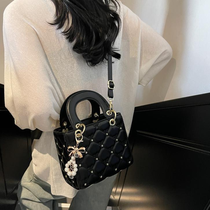 Free shipping designer Handbag Tote Bag Women Bag 2025 New Trend Hot Style Shoulder Bag Versatile Fashionable High-end Crossbody Bag