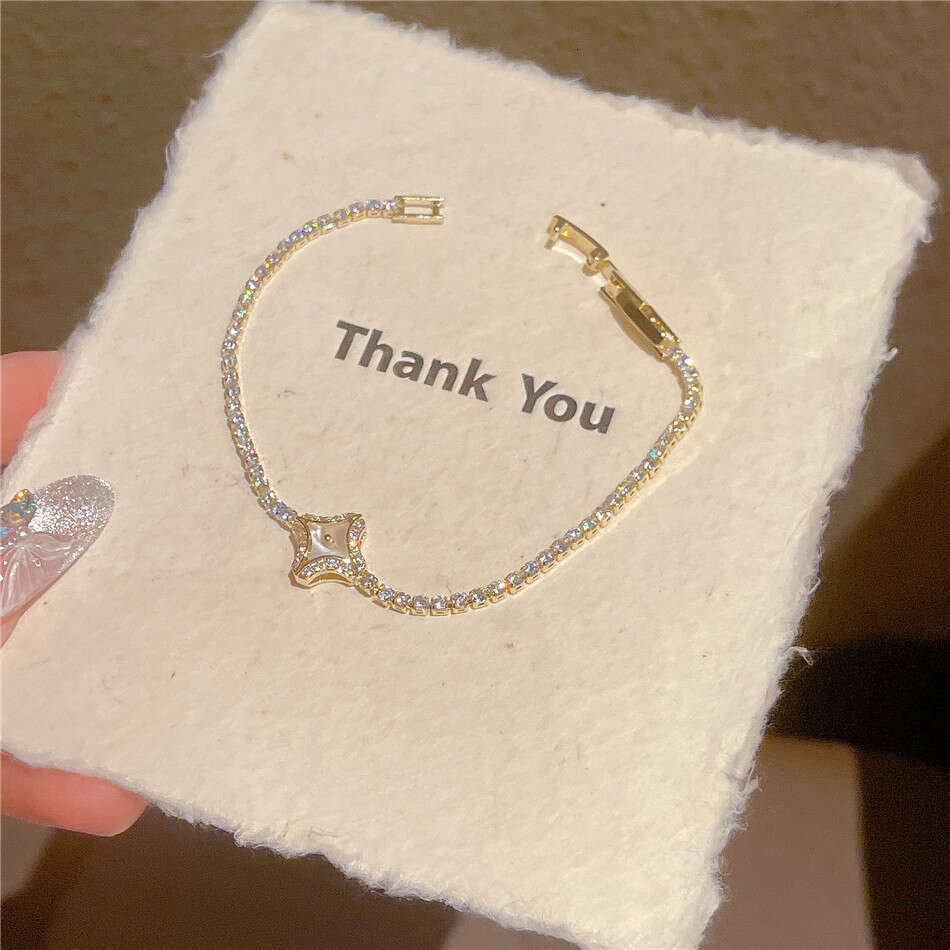 Korean Exquisite Natural Four-Leaf Clover Mother-of-Pearl Bracelet 2025 Ins Style Niche Light Hand Rope Jewelry