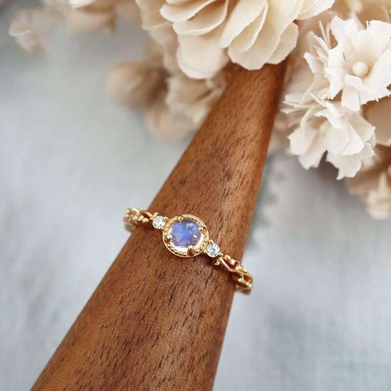 New Moonlit Night Starlight Luxury Style Moonstone Ring for Women Open Vine Plant Gold Plated