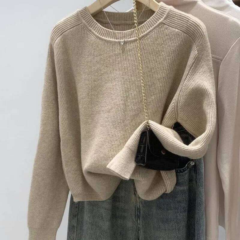 Chic Feminine Cotton Blend Tunic Sweatshirt with Comfortable A-line Silhouette Suitable For Cooler Months