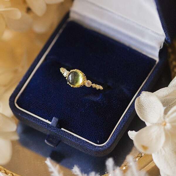 Same Style High-End Apple Green for Women, Unique Versatile Light Luxury Ring