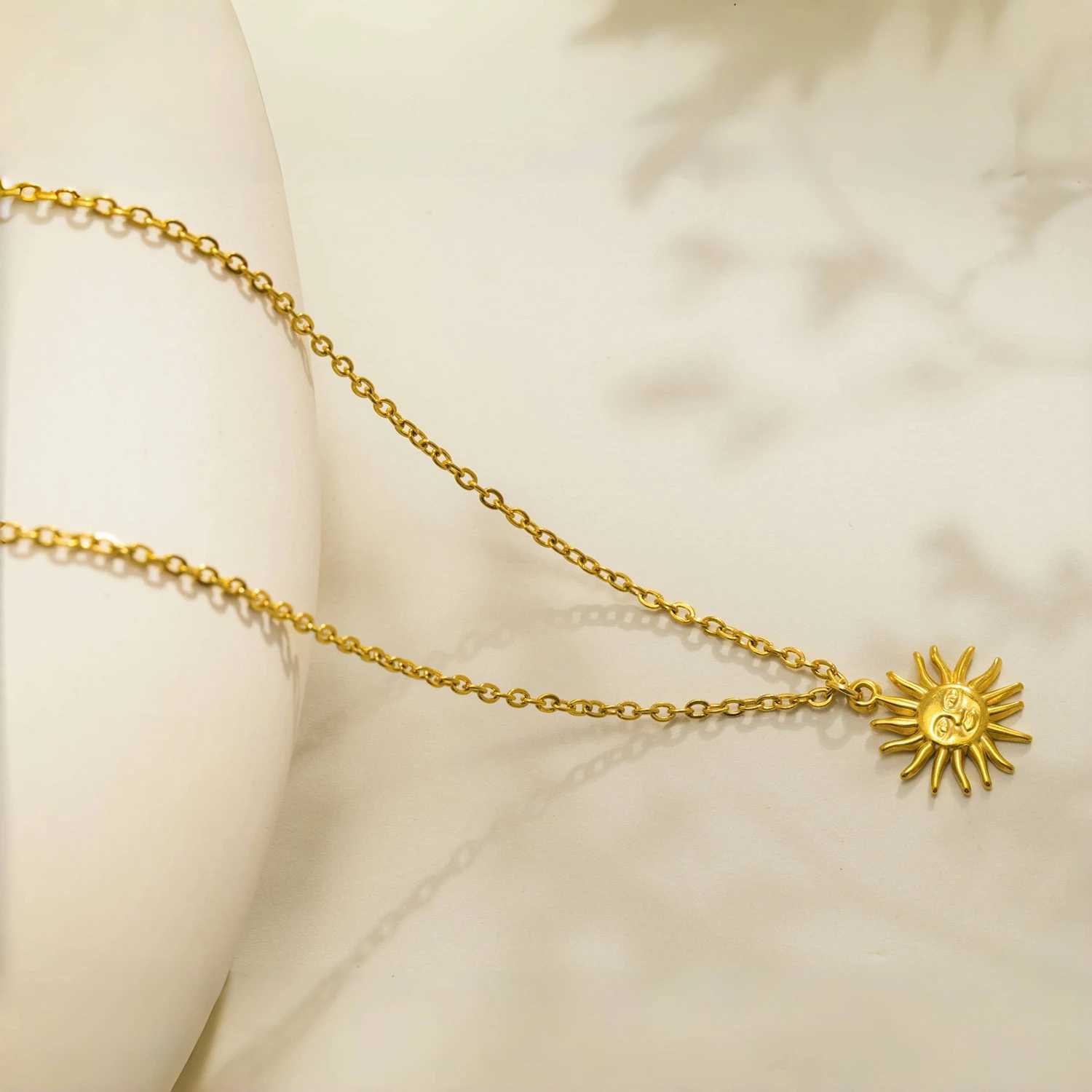 UHBINYCA Vintage Sun Pendant Necklace Hydroforming Process Stainless Steel Waterproof Jewelry Accessories W250618