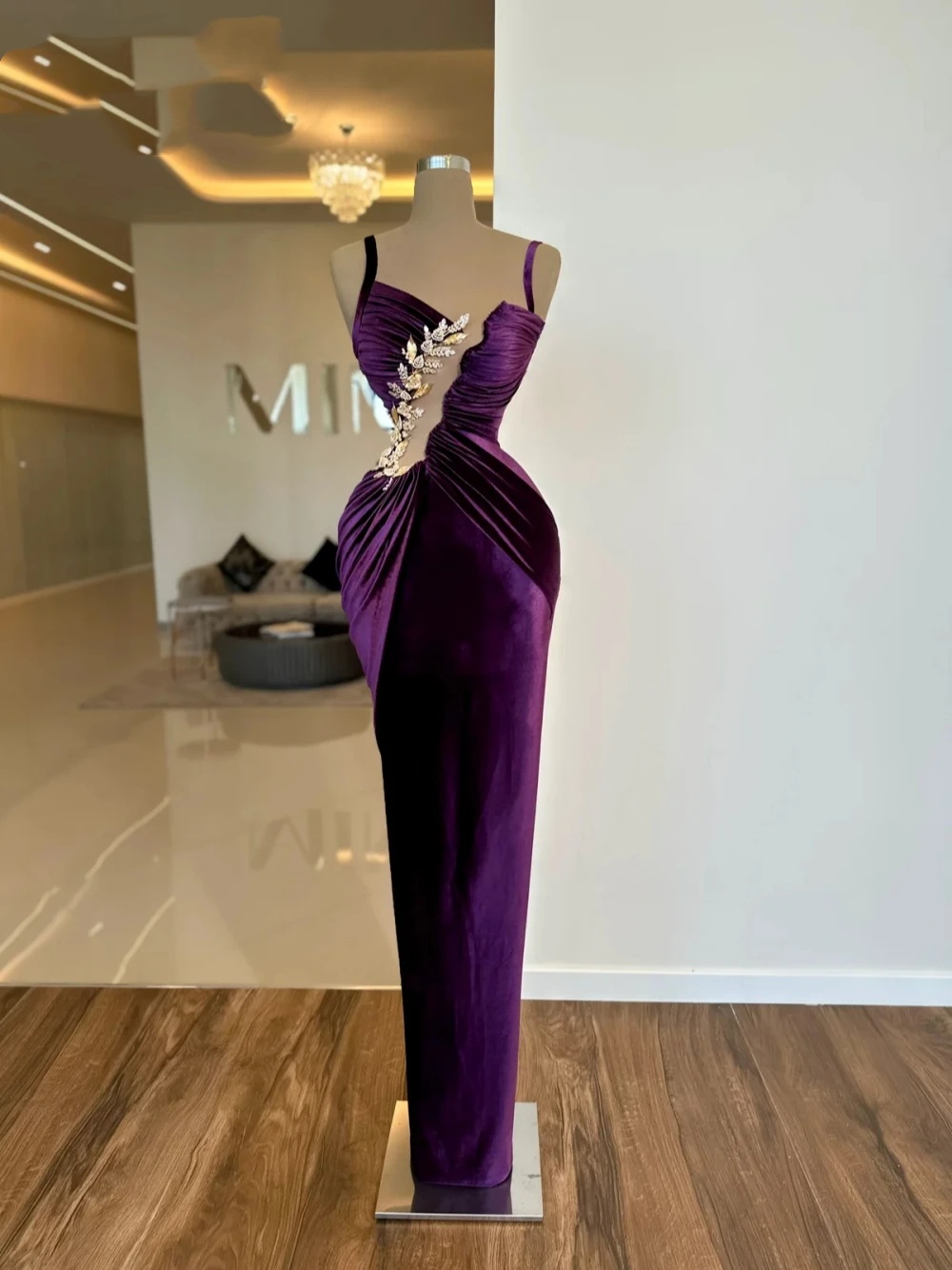 Simple Velvet Evening Dresses Appliques Pleats Gown Spaghetti Straps Sleeveless Sweep Train Dress Party Customized Dress