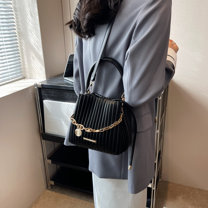 Free shipping designer Unique Designer Bucket Bag 2025 New Versatile Pleated Stylish Crossbody Bag Internet Celebrity Handbag Women Bag