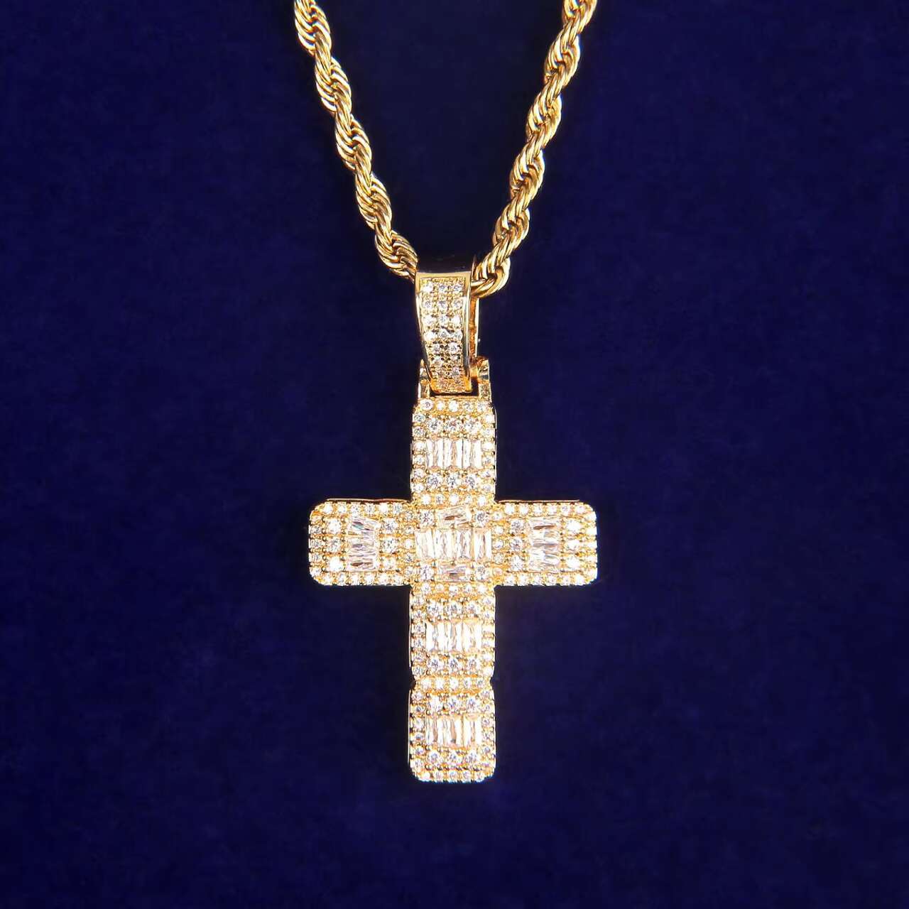 18K Gold Hip Hop Style Baguette Cross Pendant Necklace Christian Cross Moissanite Jewelry Flooded Ice Effect Pendants Charms