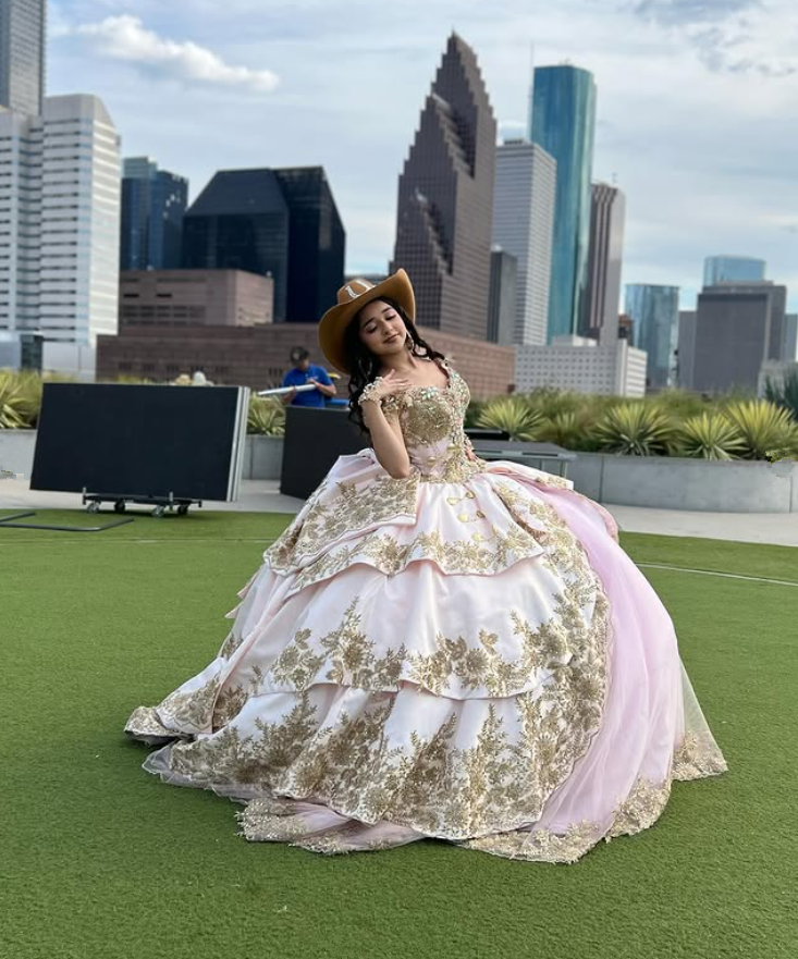 Champagne Pink Princess Charro Quinceanera Dresses Luxury Applique Corset Off Shoulder Customsized vestido de 15 quinceanera