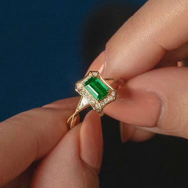 Sleeping Forest" French Court Style Western Emerald Zircon Gold-Plated Niche Ring