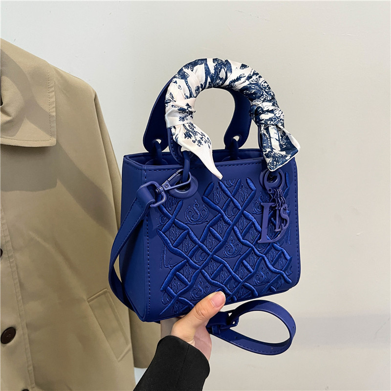 Free shipping designer bags for womens Shoulder bags brown black pink blue grey New fashionable Versatile Embroidered Concubine Bag