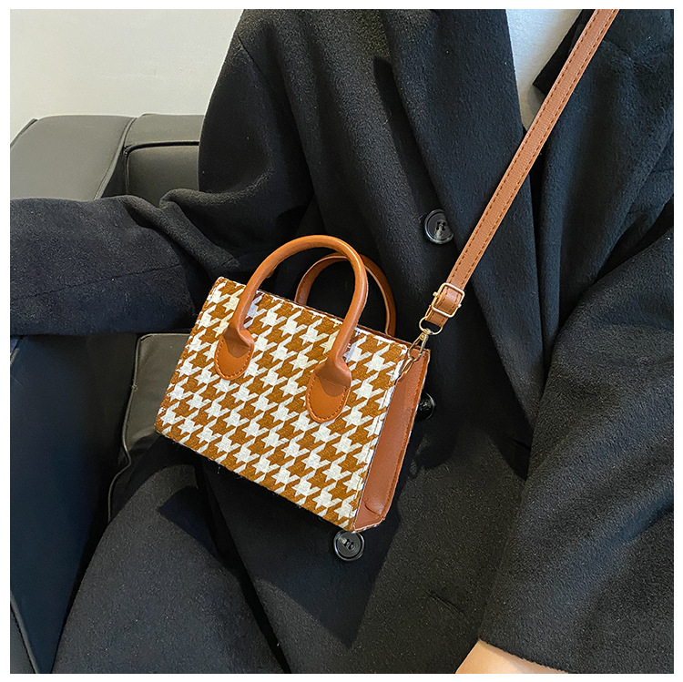 Free Luxury bag shipping for designers 2025 Niche Designer Bag for Women Trendy Versatile Plaid Shoulder Handbag Crossbody Tote Bag Small Square Bag f