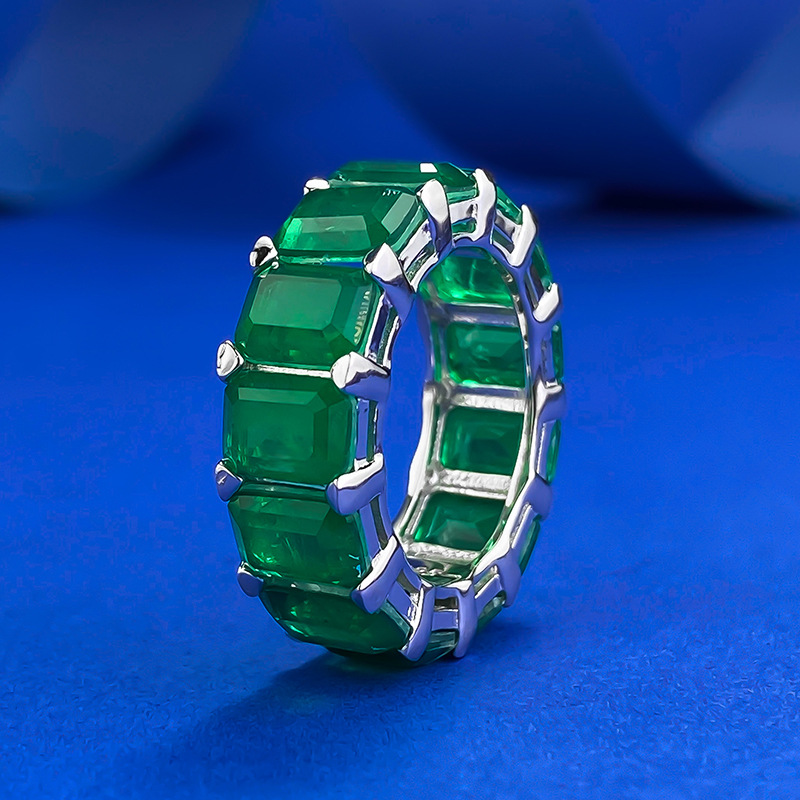 Elegant Emerald Gemstones Ring 925 Sterling Silver Band with Sparkling Gemstone