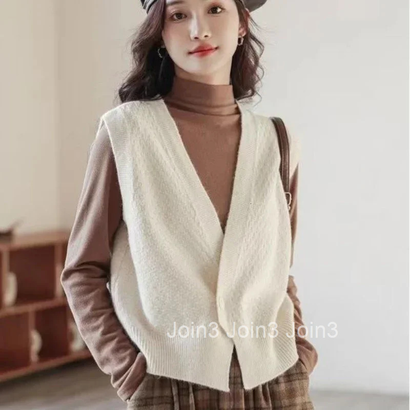 V-neck Ladies Sweaters Winter Button Short Knitted Top for Women Brown Vest Modern Tricot Blouse Designer Sale 90s Vintage Crop