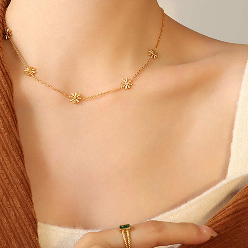 Chic Female Accessory: Stylish Floral Design Necklaces Featuring Intricate Clovers in a Premium 14kt Vermeil