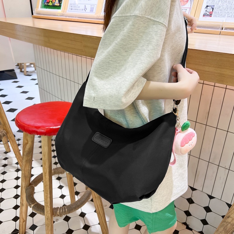 Free shipping designer 2025 New Japanese Style INS Large Capacity Shoulder Bag for Women Casual Dumpling Bag for Students Class Commuting Crossbody Ba