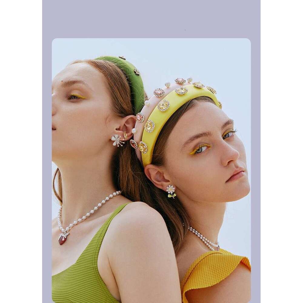 Hejia Style Crystal Suower Daisy Earrings Sier Needle High-end Light Jewelry Mosquito Coil Ear Clips