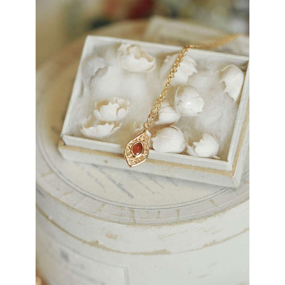 Autumn Color Private Collection Muted Natural Orange Pomegranate Exquisite Light Luxury Ring Pendant